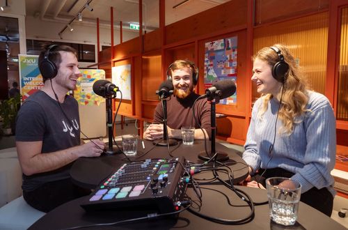 Studierenden Podcast Internationale Betriebswirtschaft mit Eva und Paul