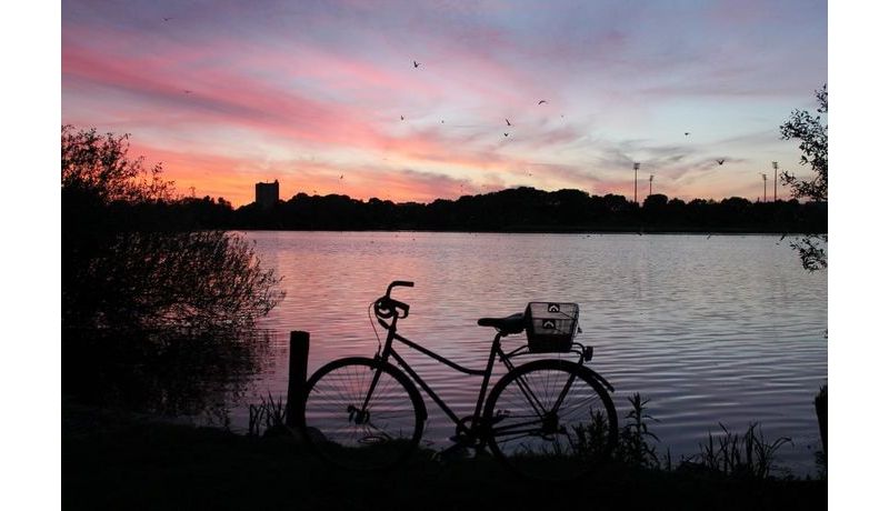 2017: "Sunset at the Lake" (Kopenhagen, Dänemark), 3. Preis Kategorie "Stadt, Land, Fluss"