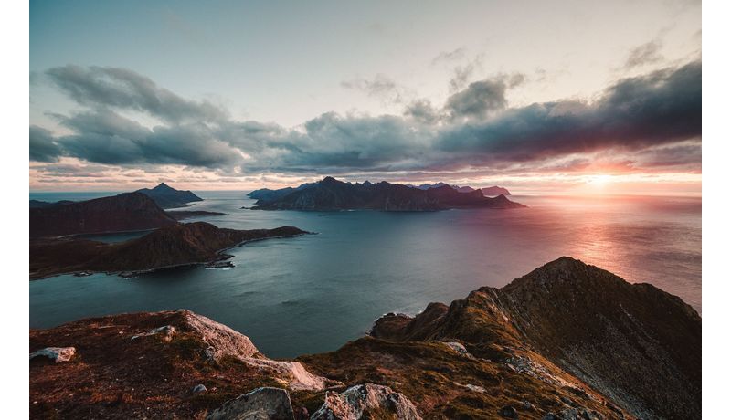 "Der perfekte Sonnenuntergang" (Lofoten Islands, Norway) 1st Prize Category "City, Country, River"
